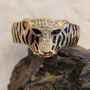 NWOT Jaguar Rhinestone Statement Bracelet